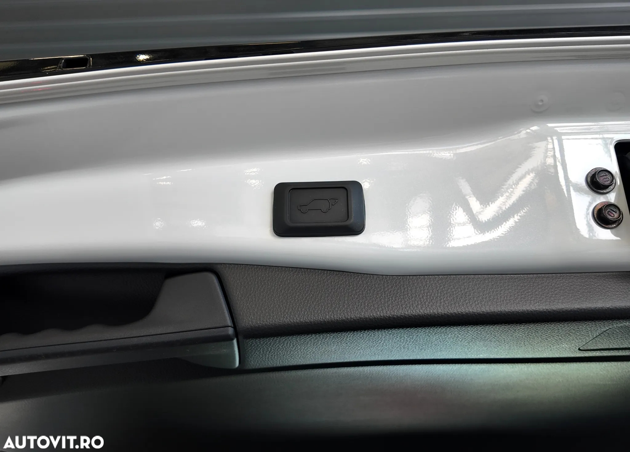 Toyota RAV4 2.5 PHEV VVT-iE 4x4 Style Bi-Tone - 12