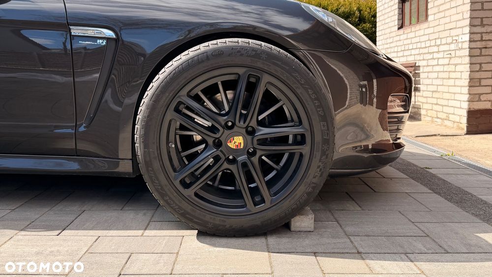 Porsche Panamera 4 - 8