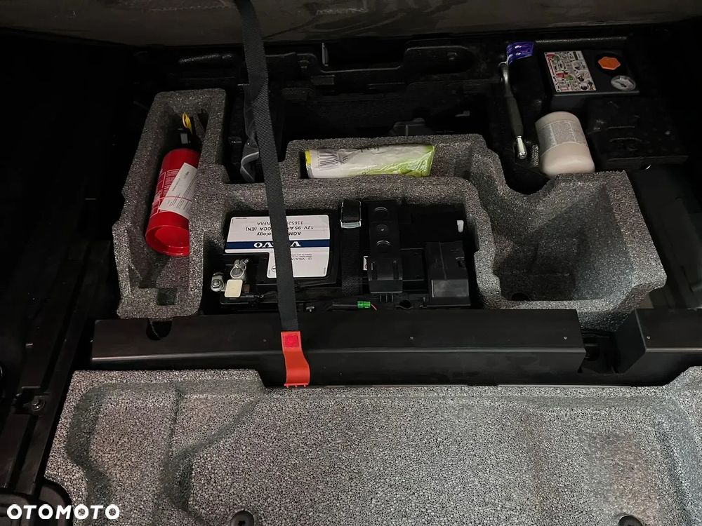 Volvo XC 60 T6 Plug-In Hybrid AWD Plus Black Edition - 23