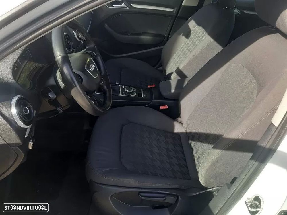 Audi A3 Sportback 1.6 TDI Advance Ultra - 11