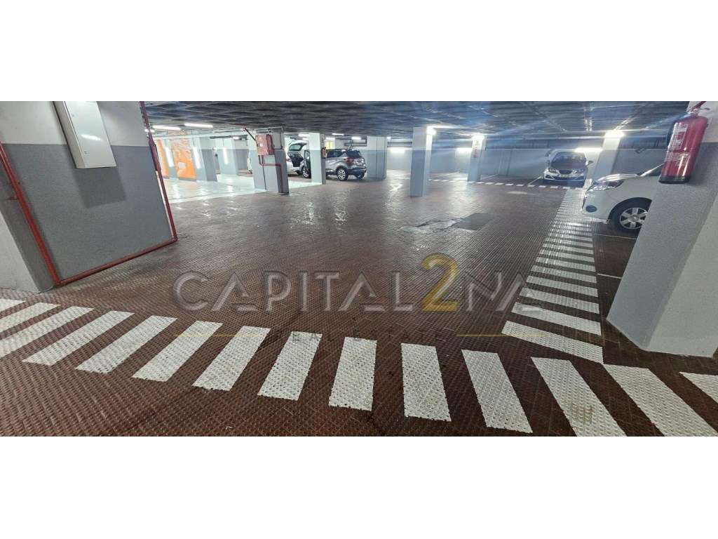 Vende-se Estacionamento com Rentabilidade Centro da Amadora - Grande imagem: 4/10