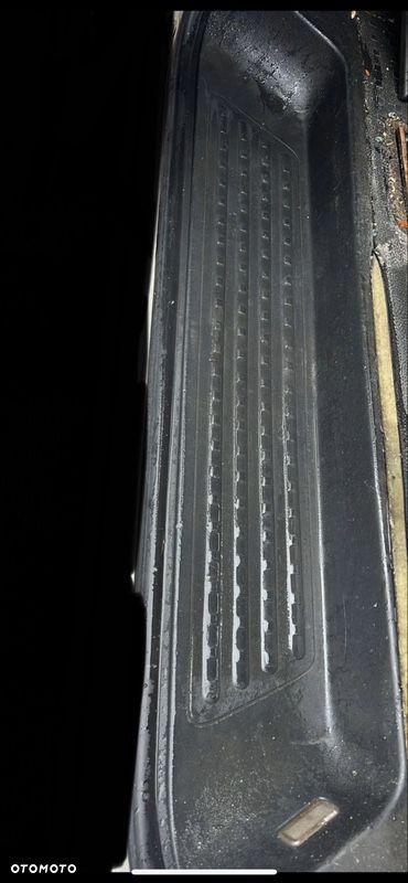 próg stopień osłona nakładka progu  VW T5 MULTIVAN PRAWY TYŁ - 1