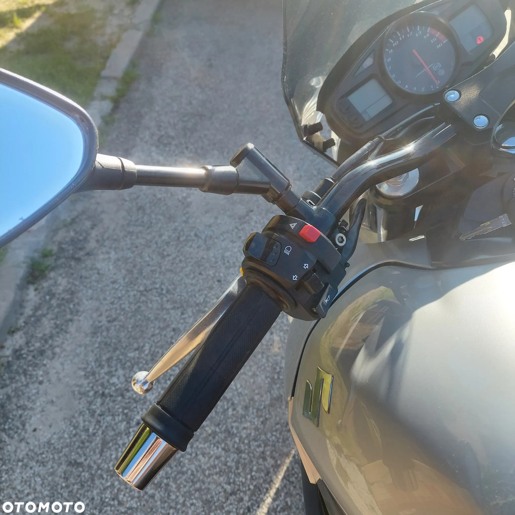 Suzuki GSR - 3