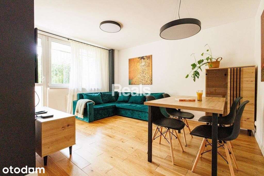 2 pokoje zatopione w zieleni.