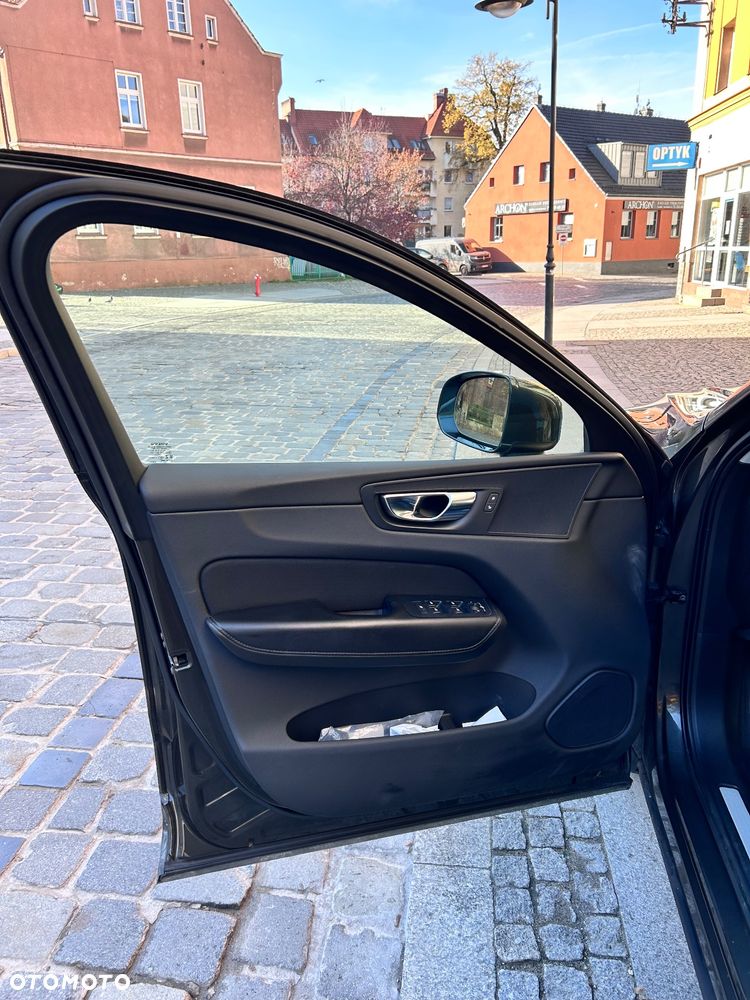 Volvo XC 60 B5 D AWD Momentum Pro - 22