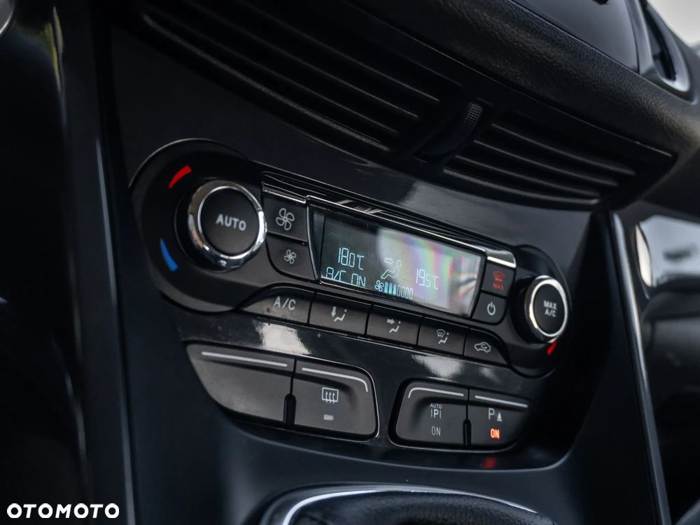 Ford Kuga 2.0 TDCi 2x4 Titanium - 22