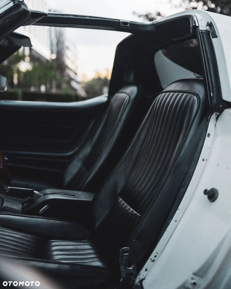 Chevrolet Corvette - 5