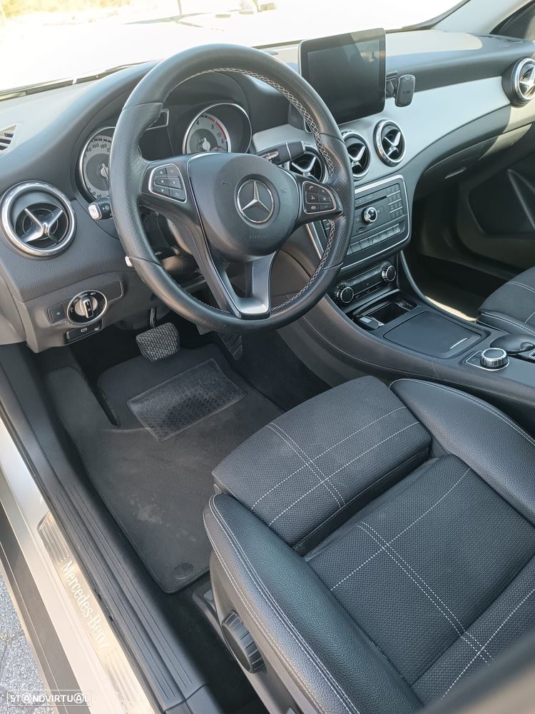 Mercedes-Benz GLA 180 d Aut. - 4