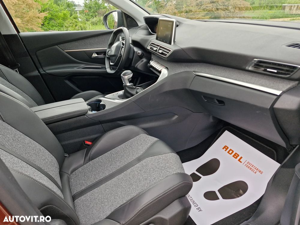 Peugeot 3008 1.2 PureTech Turbo S&S Allure - 14