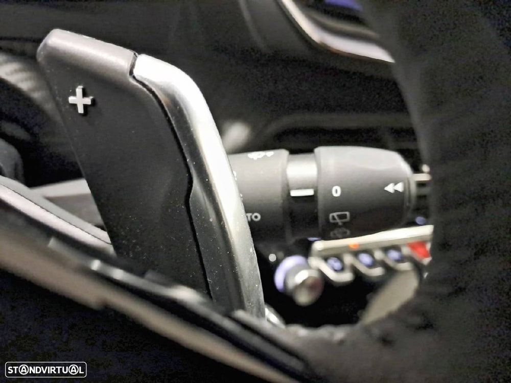 Peugeot 2008 1.2 Hybrid Allure e-DCS6 - 15