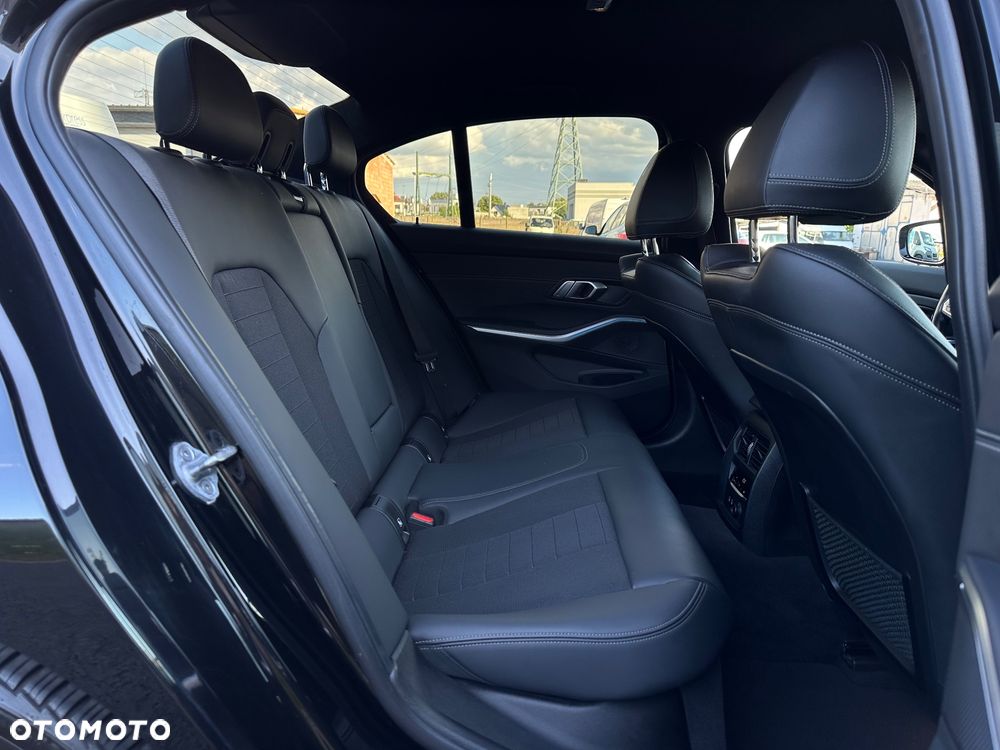 BMW Seria 3 330e Sport Line sport - 18