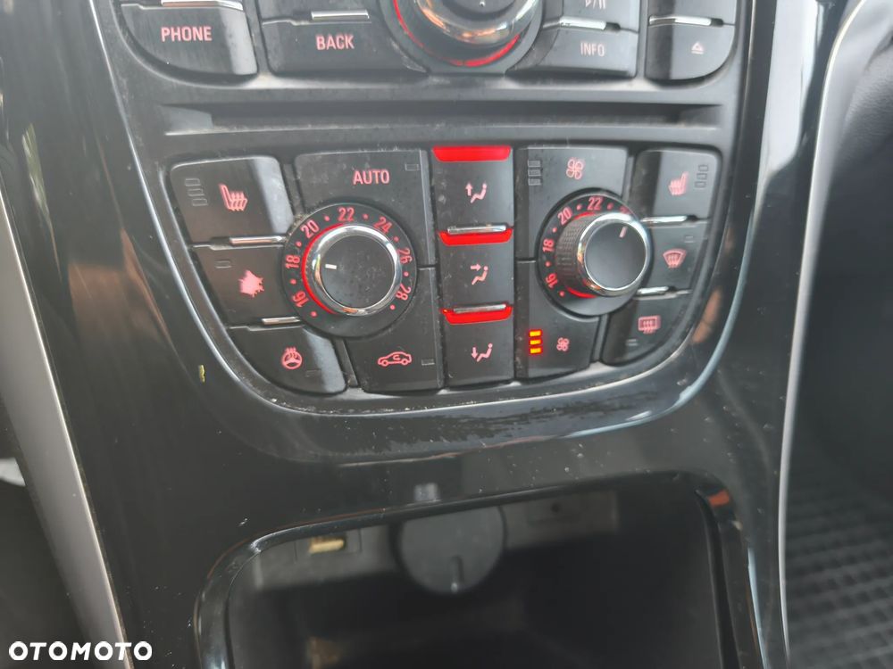 Opel Astra 2.0 CDTI Cosmo S&S - 25