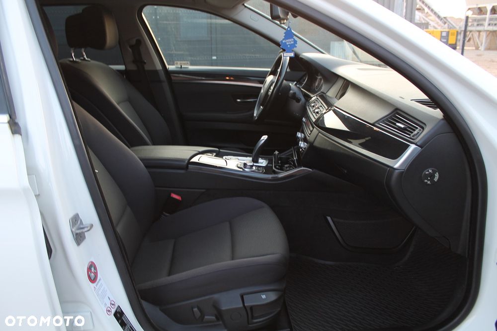 BMW Seria 5 520d - 23