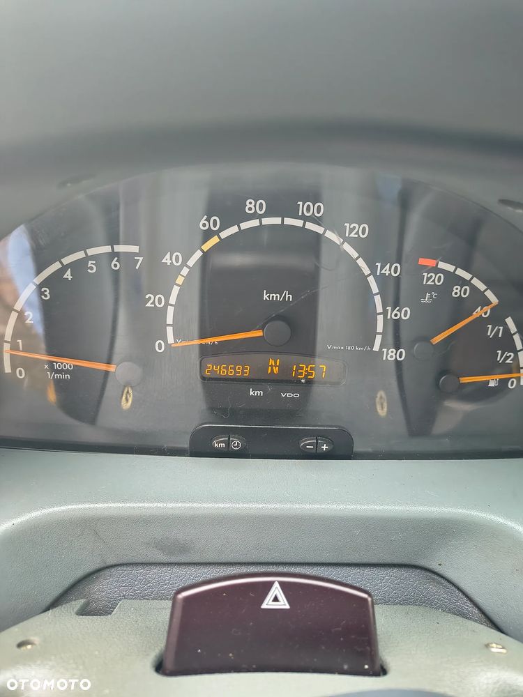 Mercedes-Benz Sprinter - 4