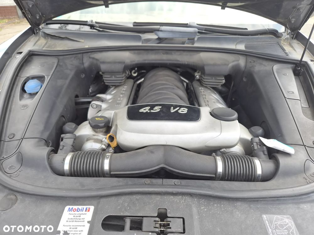 Porsche Cayenne - 21
