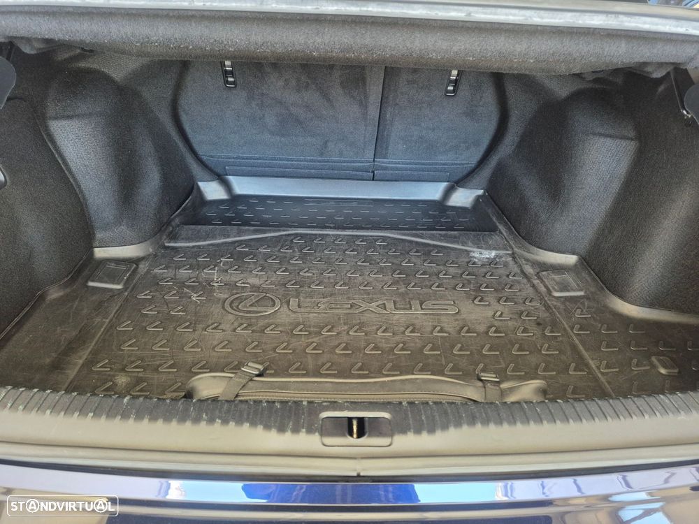 Lexus IS 300H Sport Edition - 27
