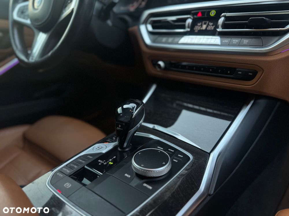 BMW Seria 3 330i M Sport - 17