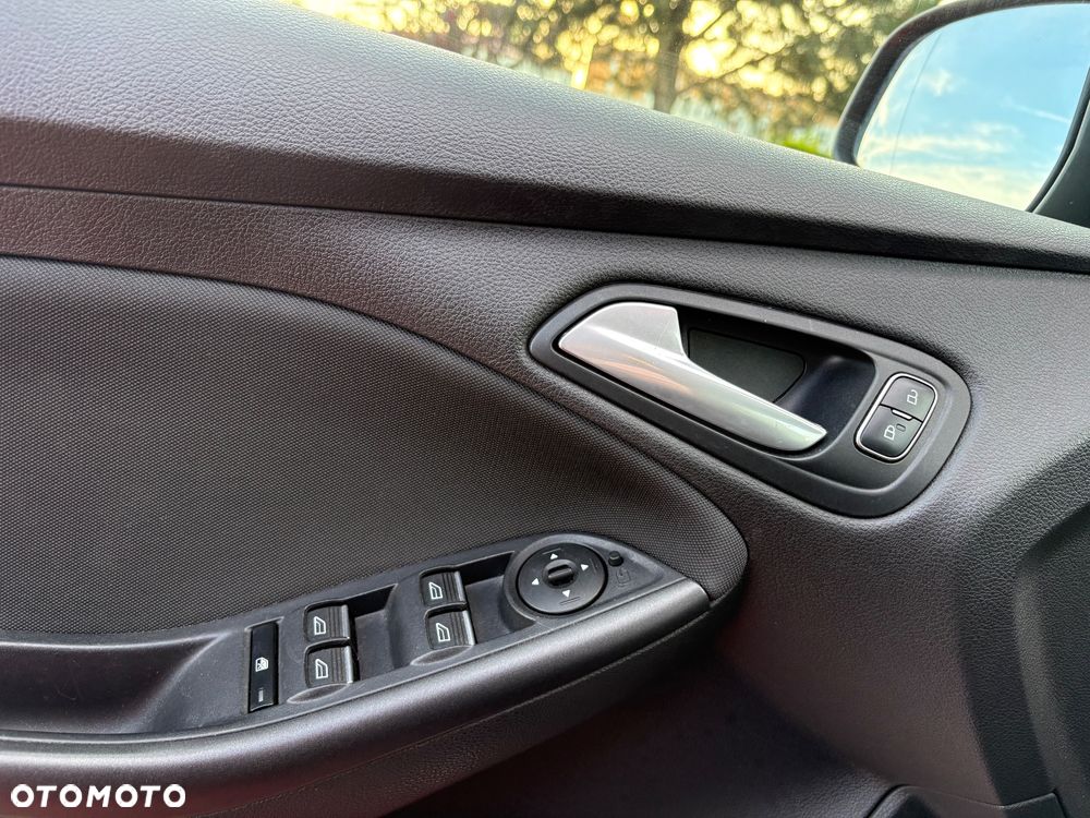 Ford Focus 1.0 EcoBoost Trend Sport - 17
