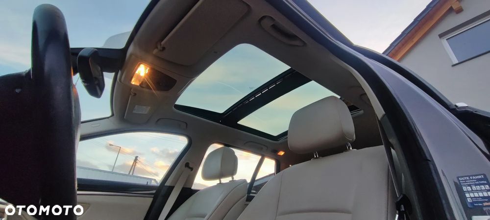 BMW Seria 5 525d xDrive - 17