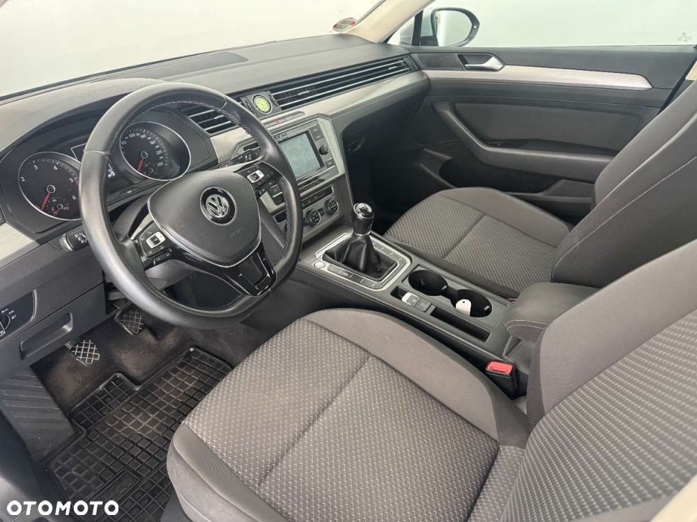 Volkswagen Passat 1.6 TDI BMT Comfortline - 17