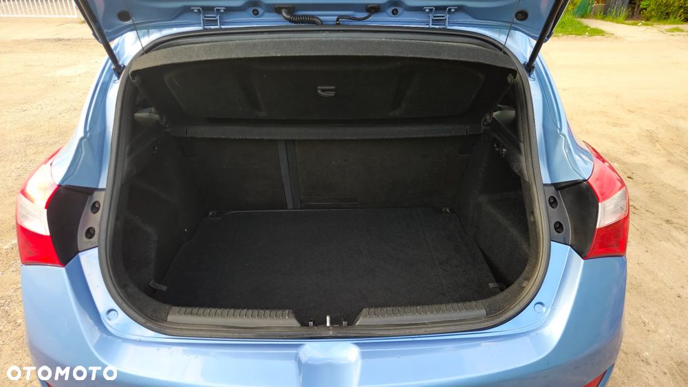 Hyundai i30 1.6 Comfort - 12