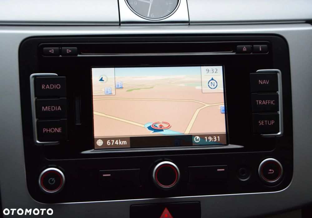 Volkswagen Passat - 12