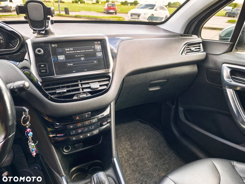 Peugeot 2008 1.2 Pure Tech Style EU6 - 22