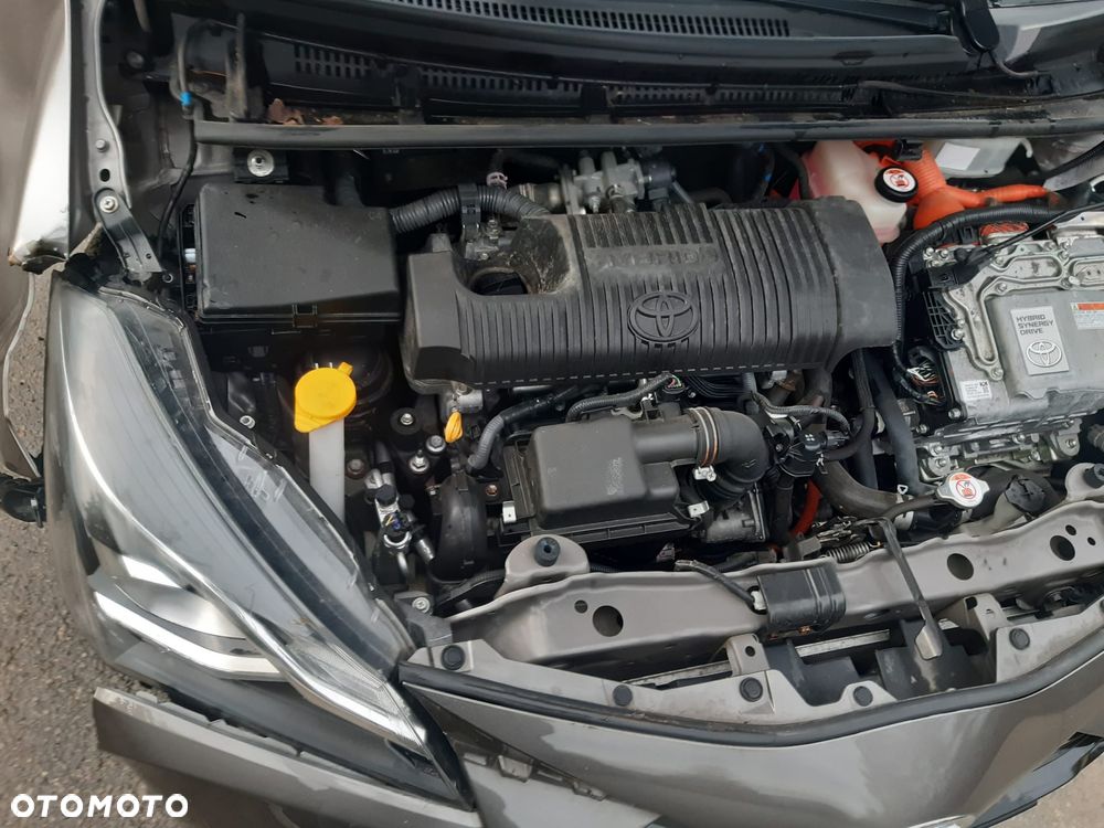 Toyota Yaris Hybrid 100 Premium - 29