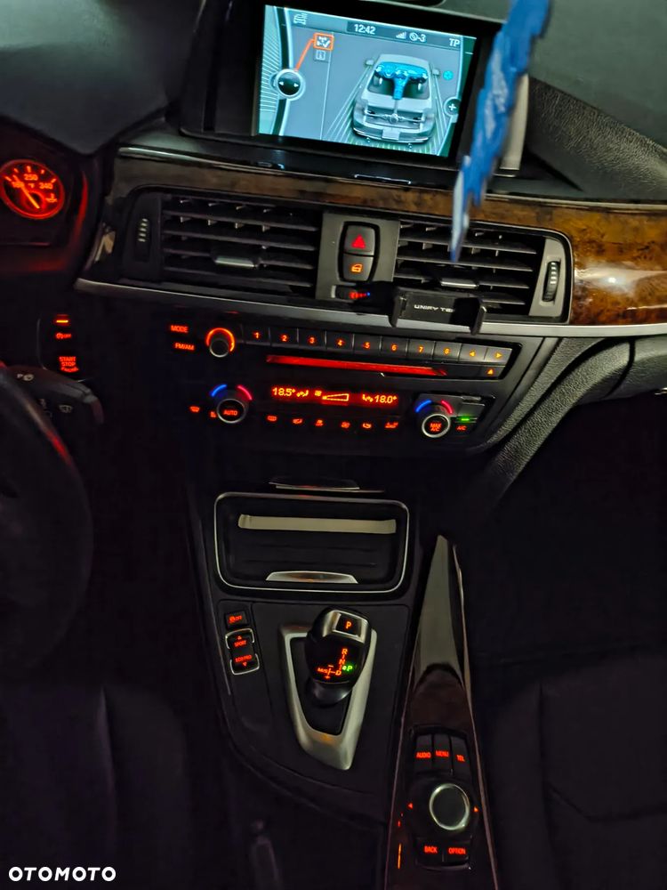 BMW Seria 3 328i xDrive Luxury Line - 11