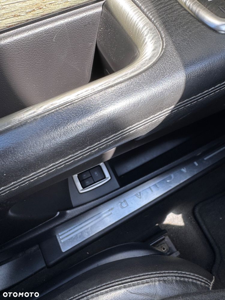 Jaguar XF 2.2 D Luxury - 36