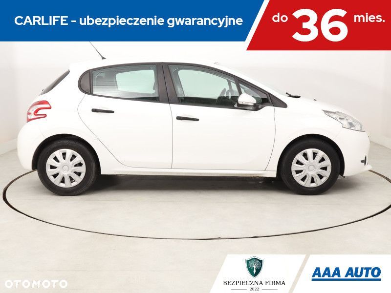 Peugeot 208 - 8