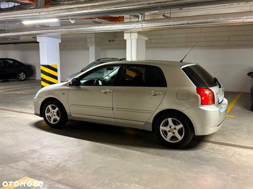 Toyota Corolla - 1