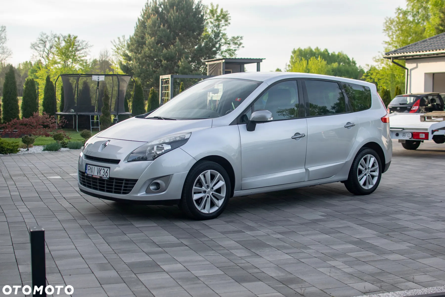Renault Grand Scenic - 32