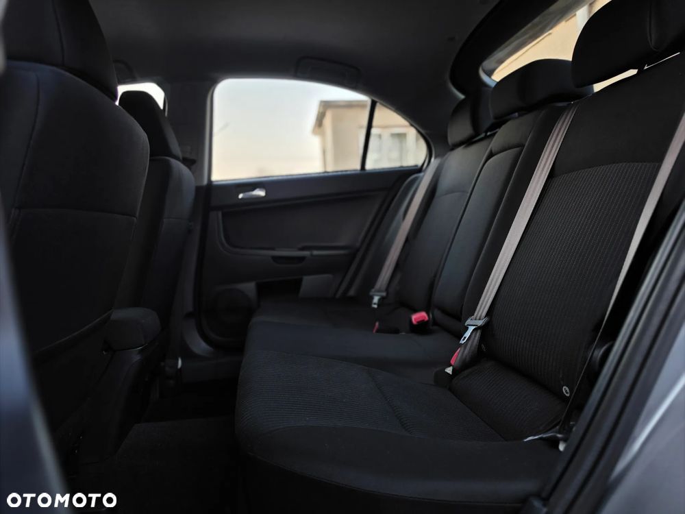 Mitsubishi Lancer - 16