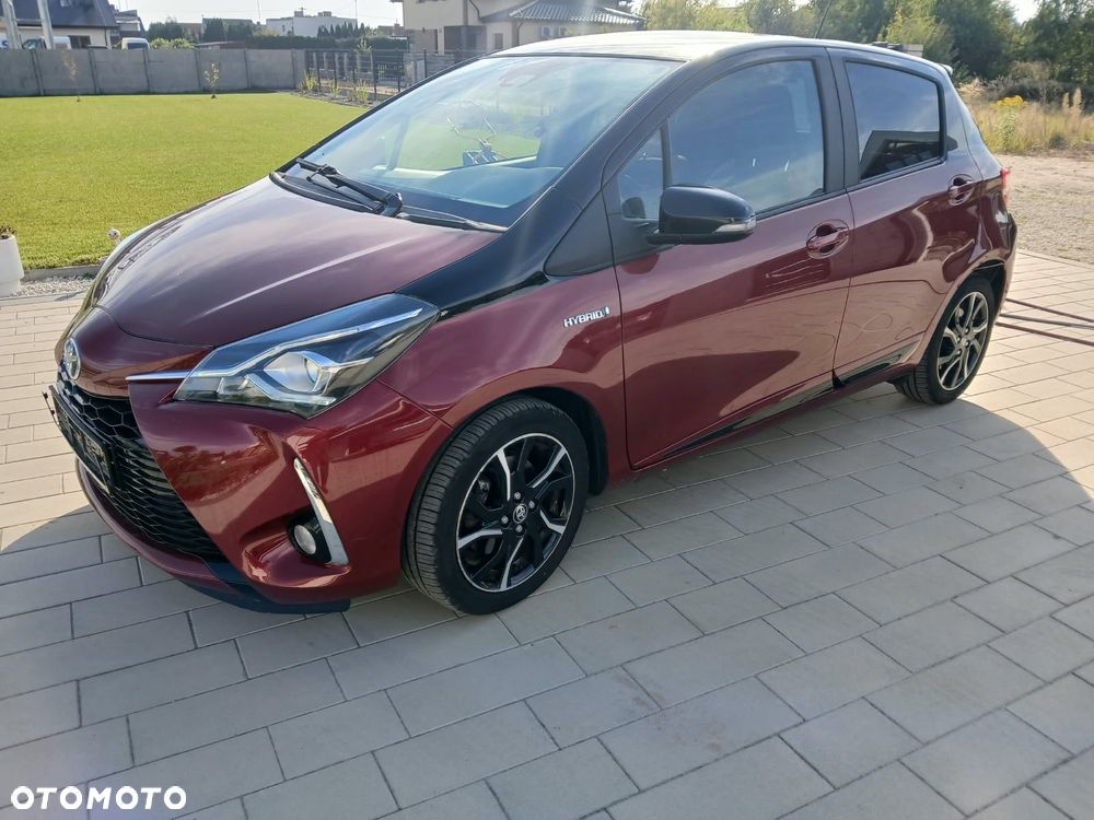 Toyota Yaris Hybrid 100 Selection - 22