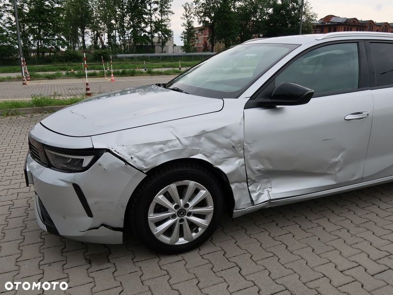 Opel Astra 1.2 T Business Edition S&S - 26