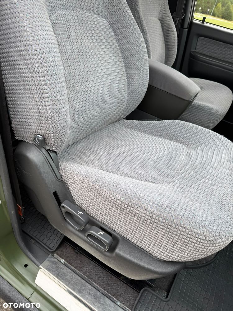 Mitsubishi Pajero - 20