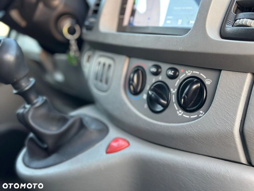 Opel Vivaro - 14
