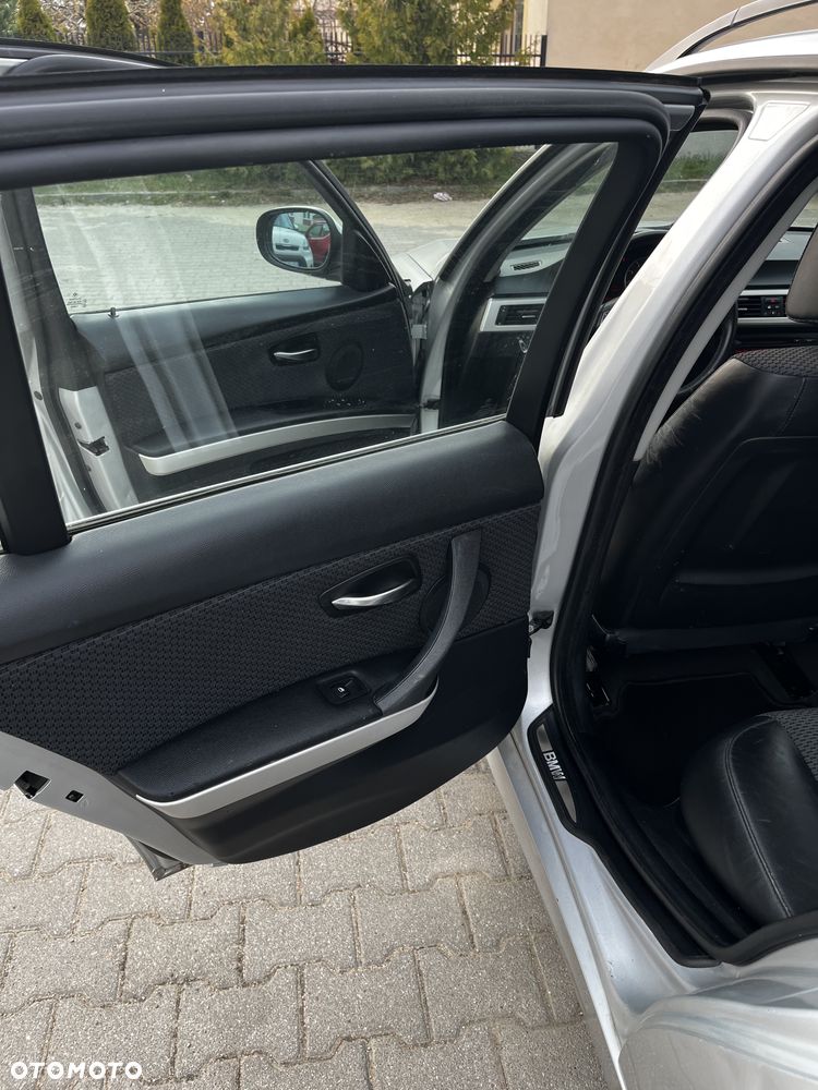 BMW Seria 3 320i - 11