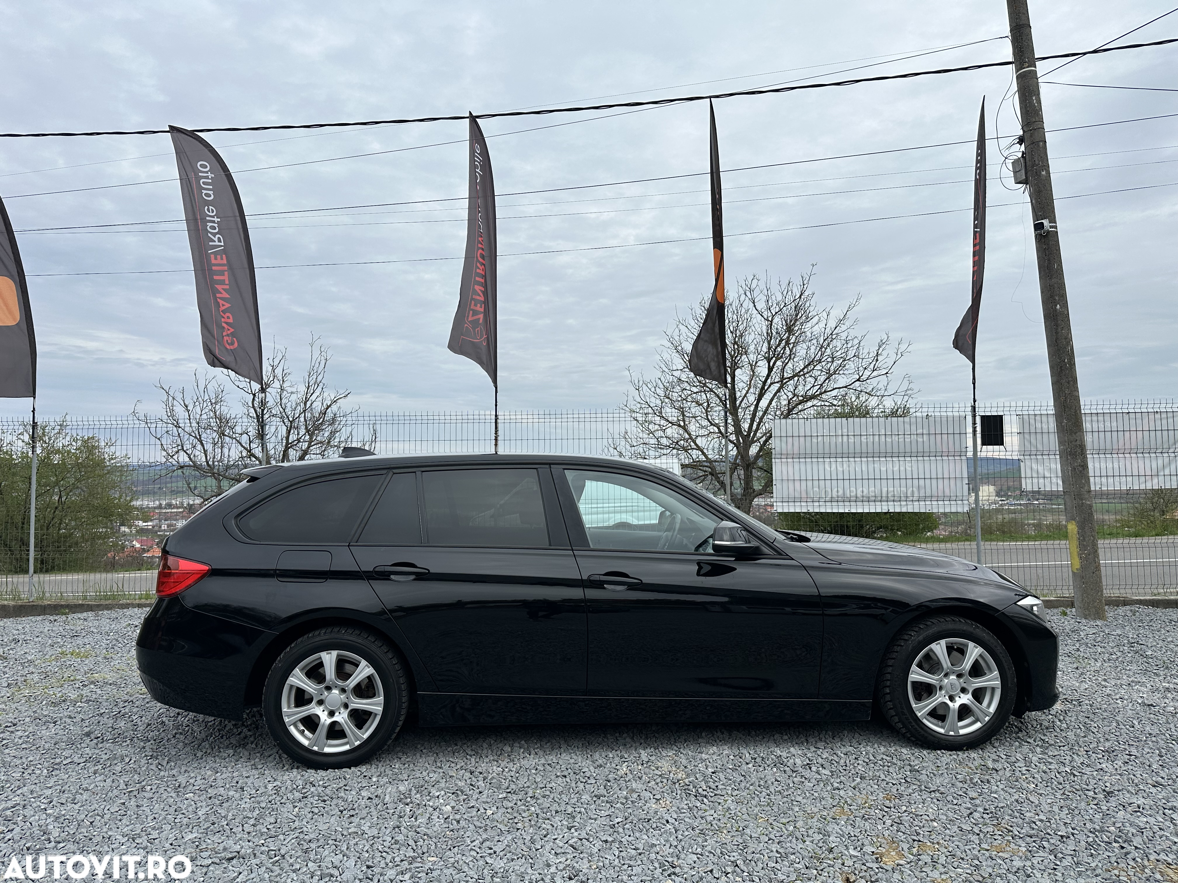 BMW Seria 3 320d DPF Touring Aut. Edition Sport - 5