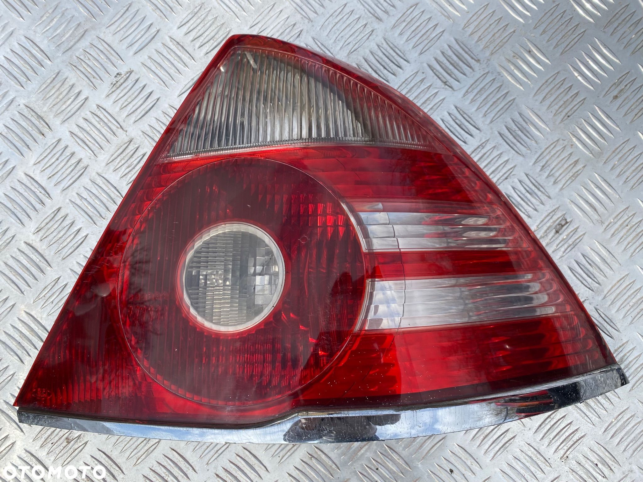 LAMPA PRAWY TYŁ FORD MONDEO MK3 LIFT SEDAN - 1