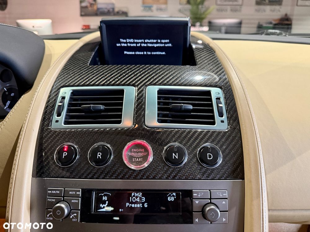 Aston Martin DB9 Standard - 14