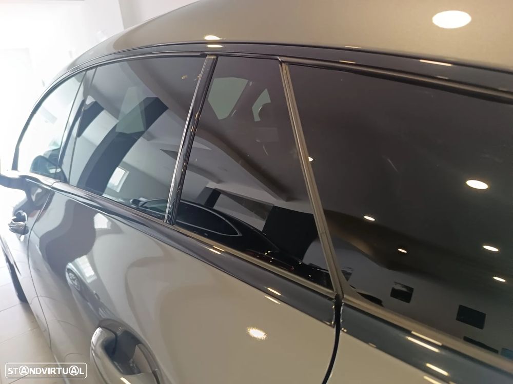 Mercedes-Benz CLA 250 e 8G-DCT AMG Line - 36