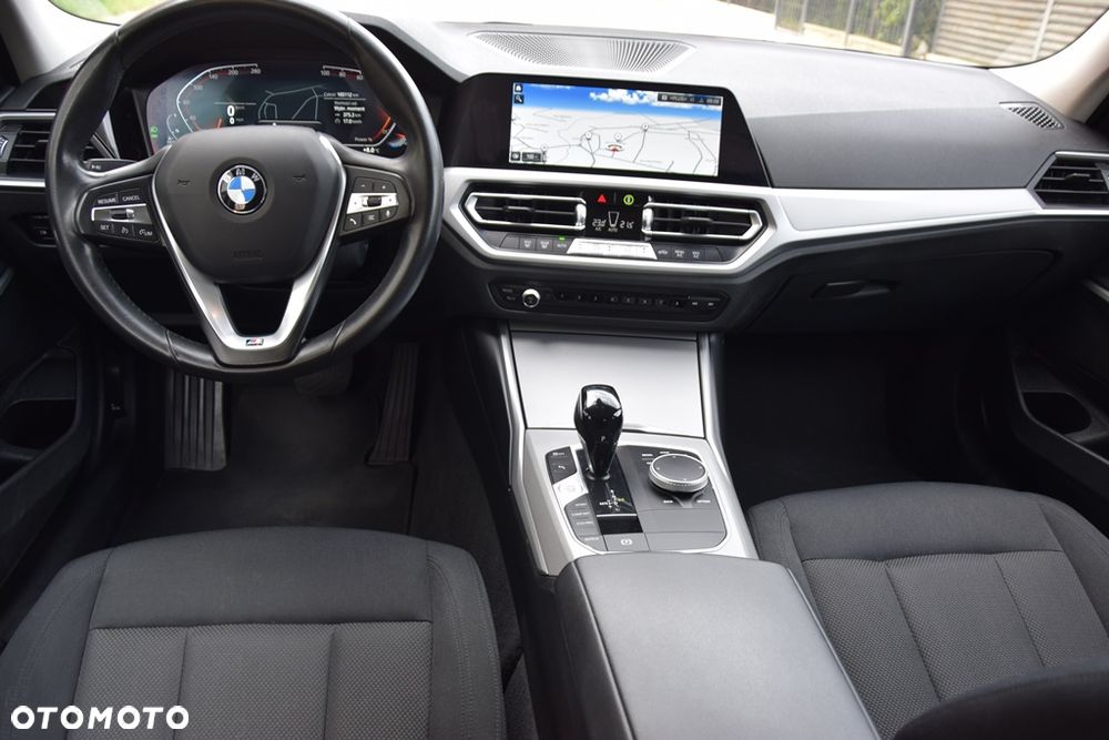 BMW Seria 3 318d Edition M Sport Shadow - 13