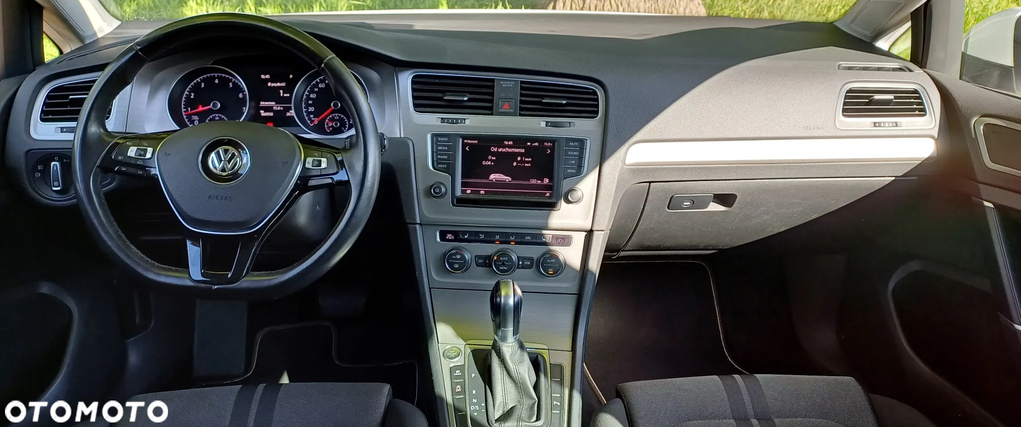 Volkswagen Golf - 33