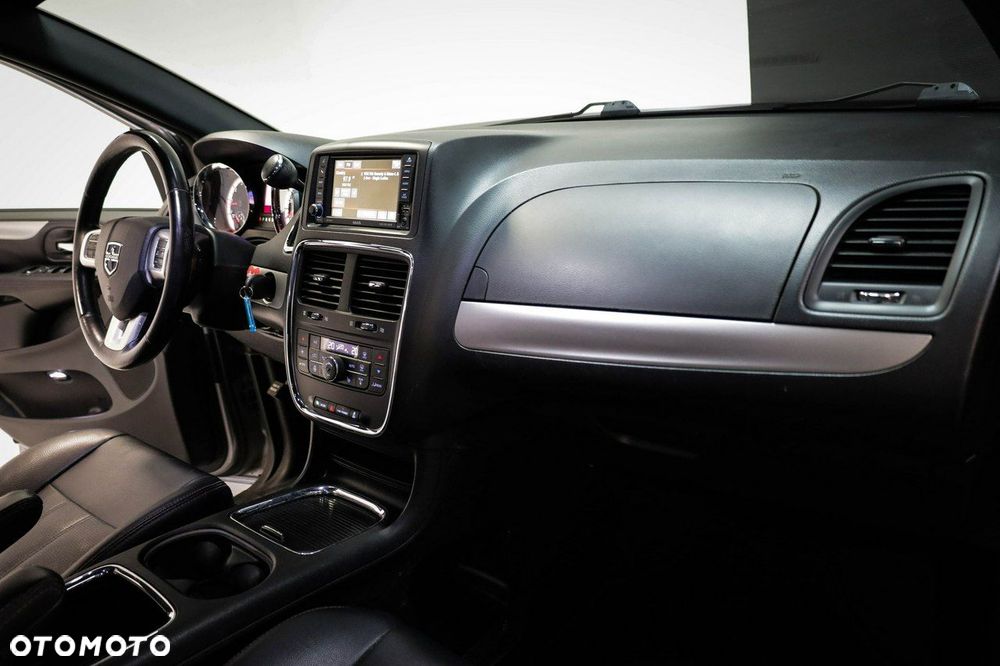 Dodge Grand Caravan - 21