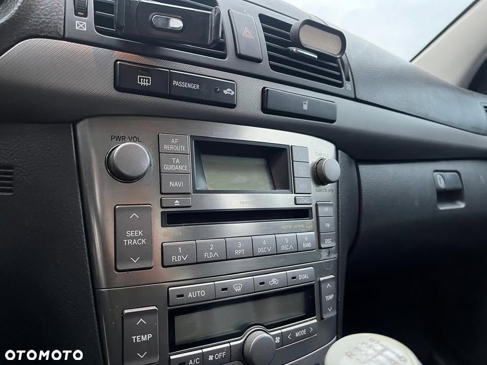 Toyota Avensis 2.0 D-4D Sol Premium - 9
