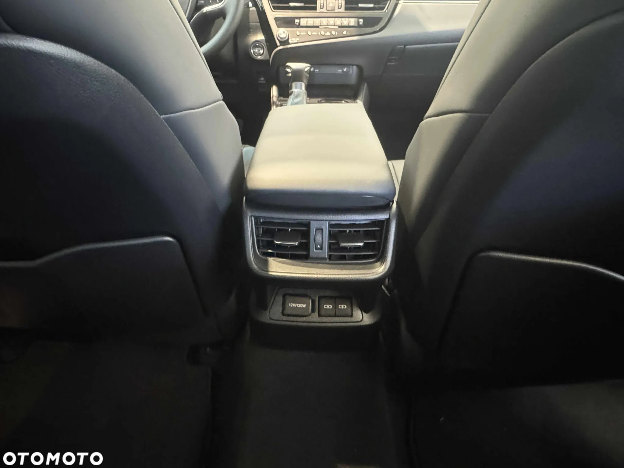 Lexus ES 300h Business Edition - 13