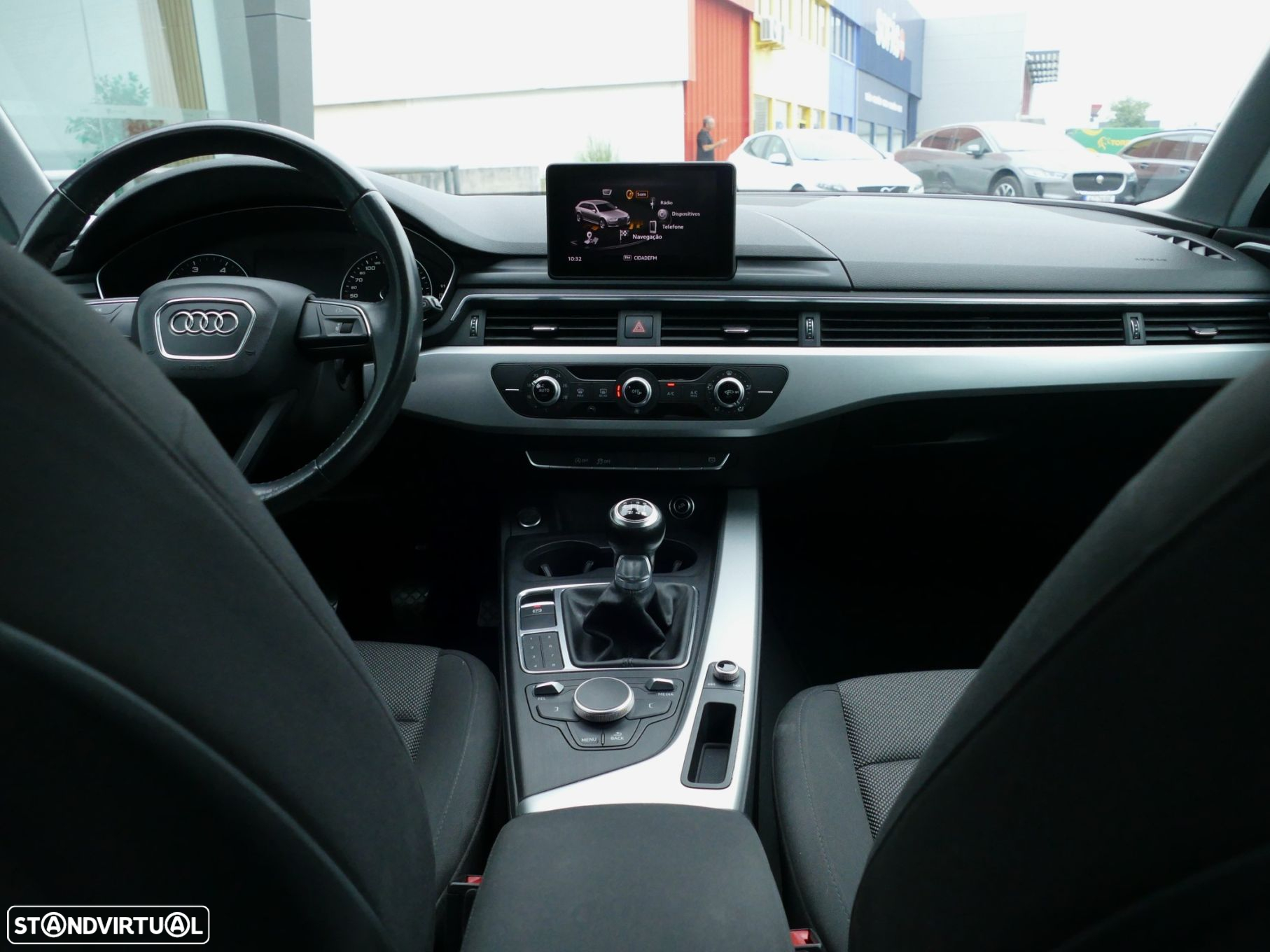 Audi A4 Avant 2.0 TDI Advance - 32