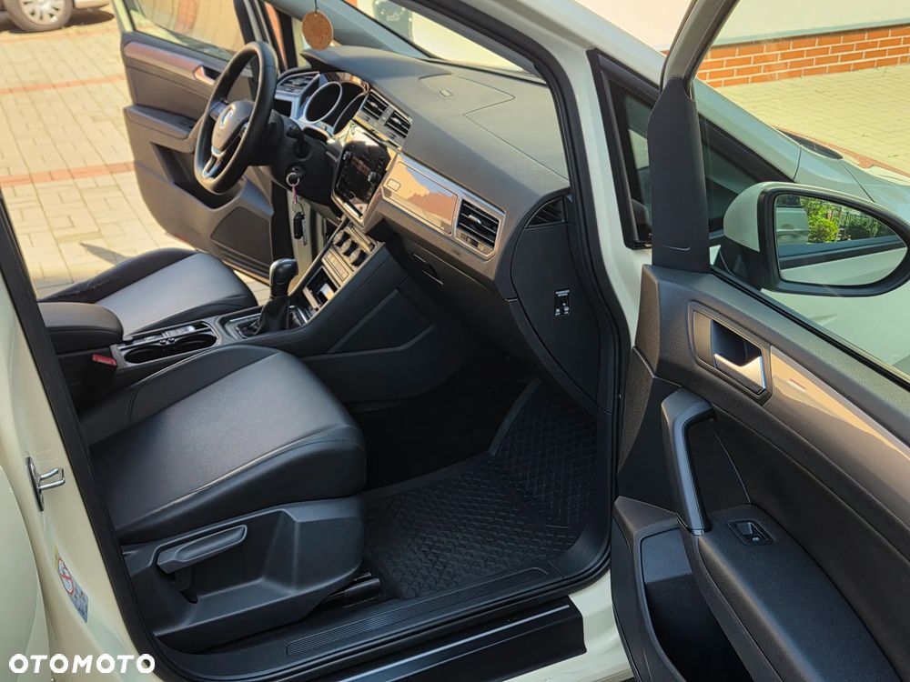 Volkswagen Touran 2.0 TDI SCR DSG Trendline - 18